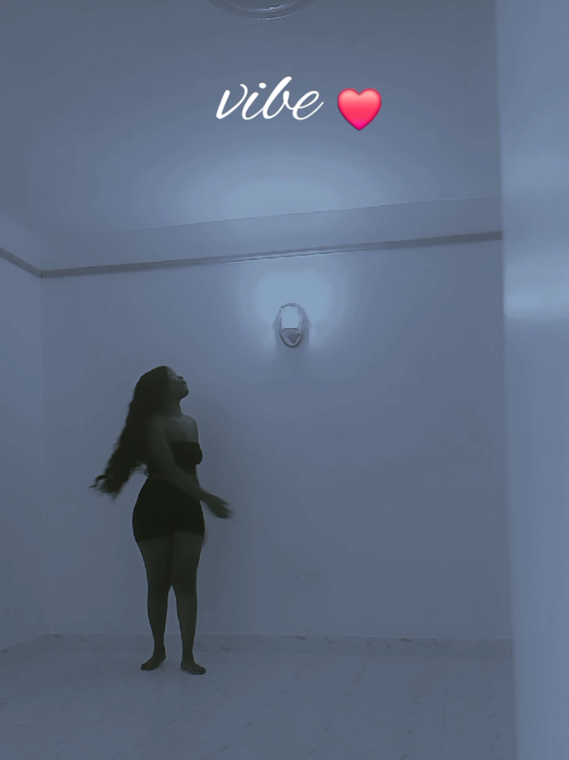 @Ella B🦋