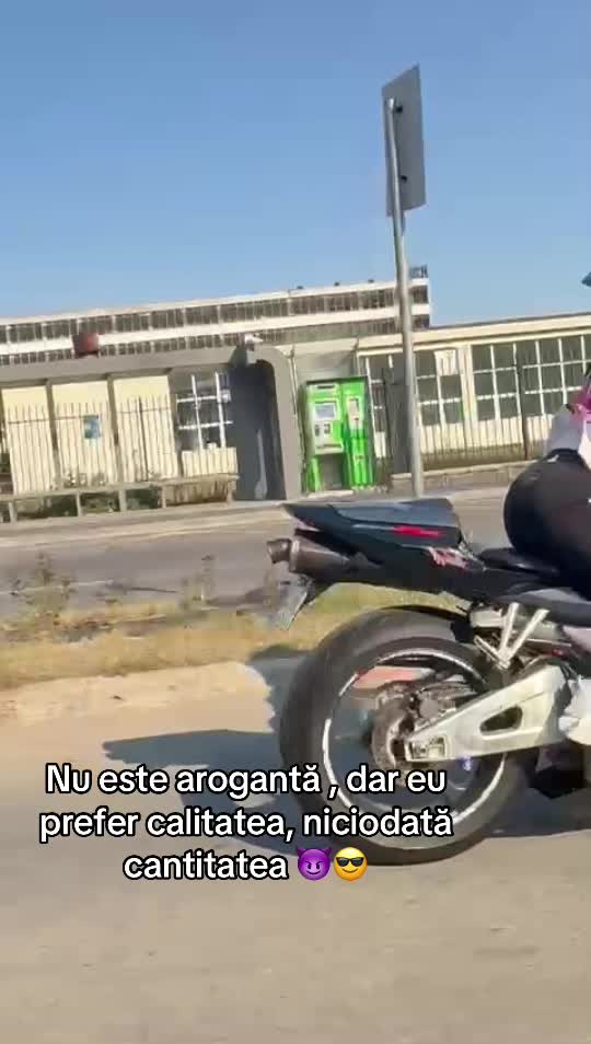 @Laura Mamară