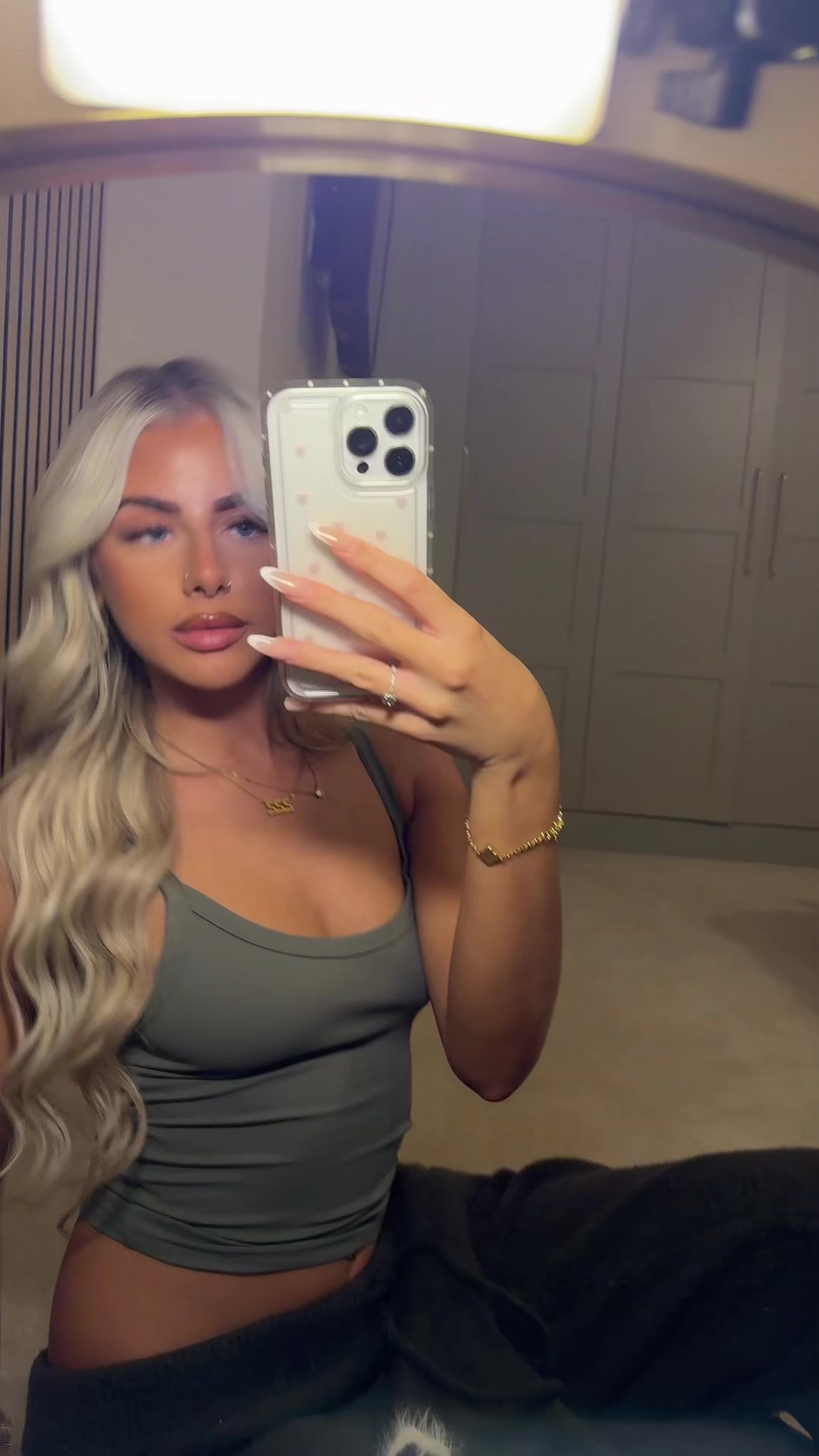 @miakirbz