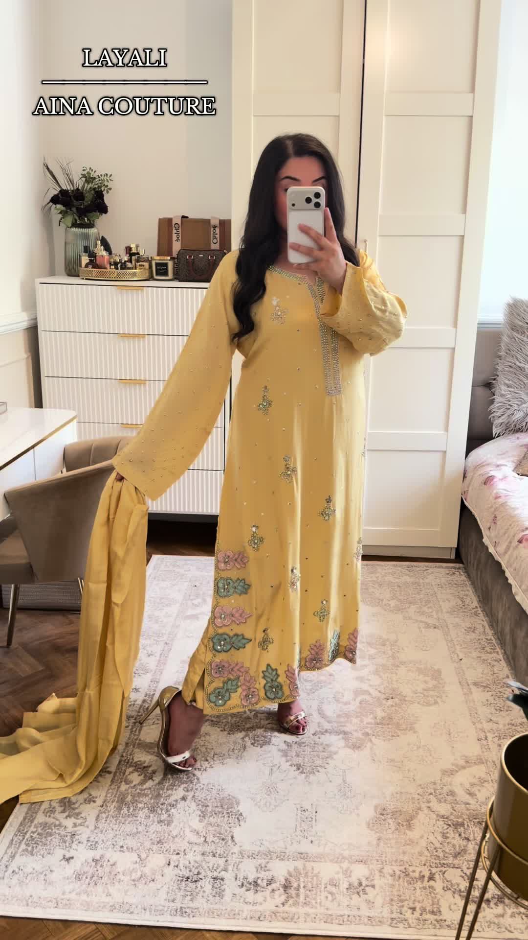 @Aina__couture