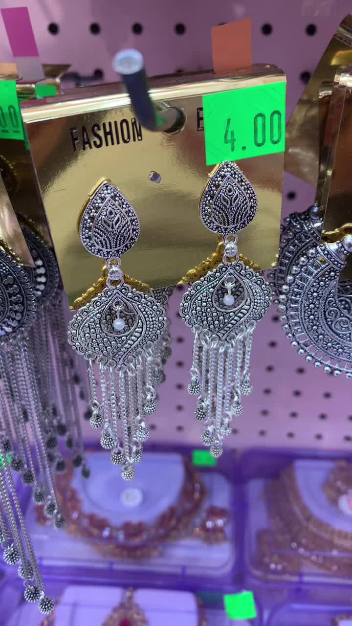 @Earrings Plaza