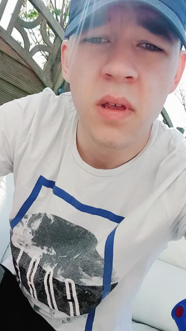 @Saschajon