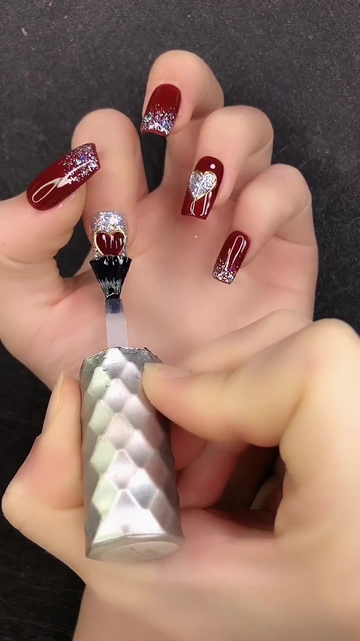 @Hinails