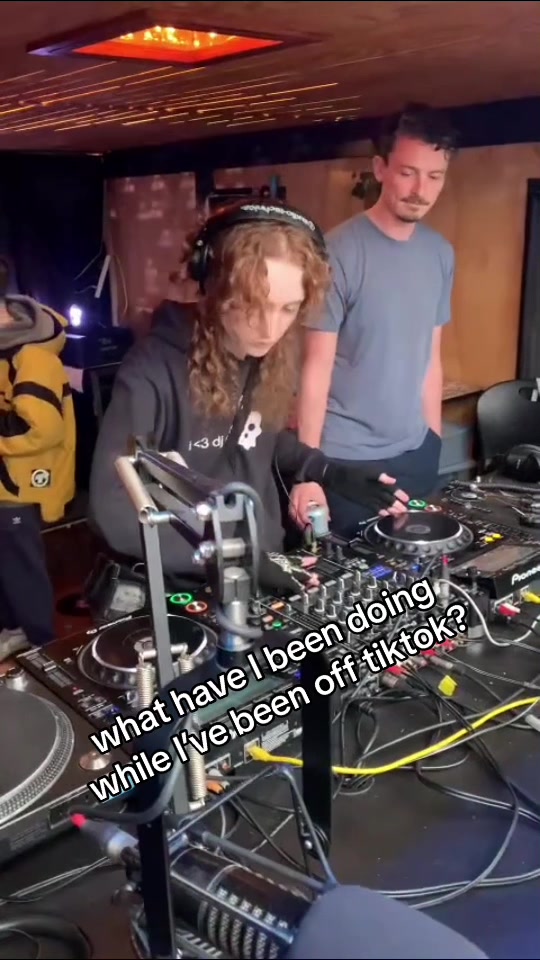 @djvioletnoise