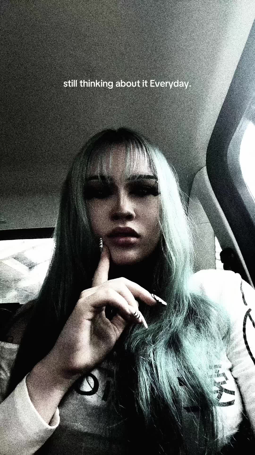 @maybealittebitemo