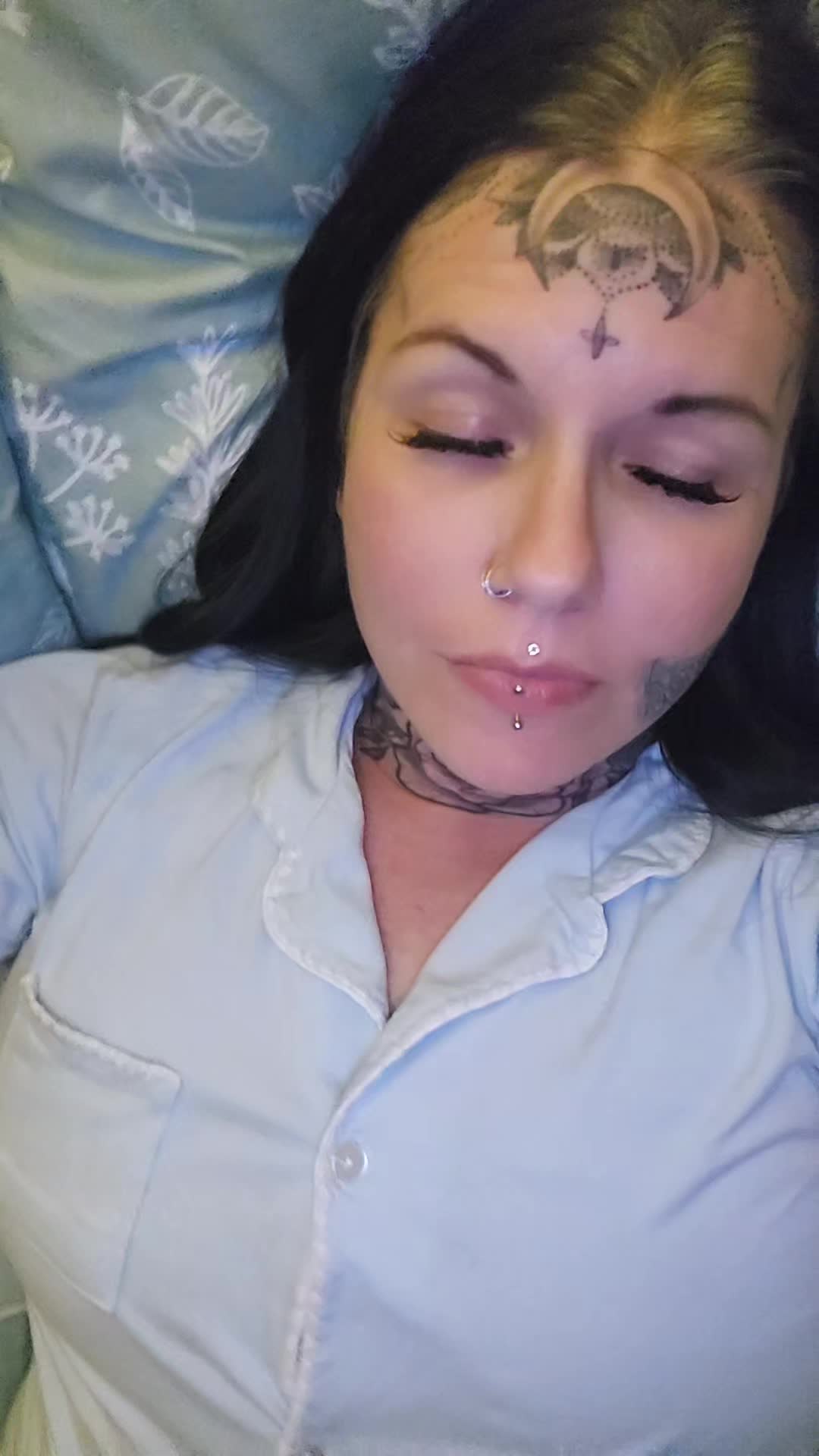 @👑B