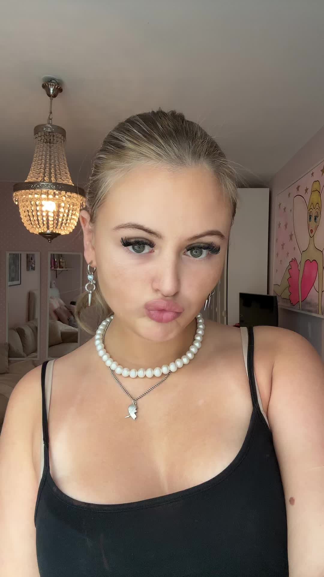 @Emma 🪩🎀