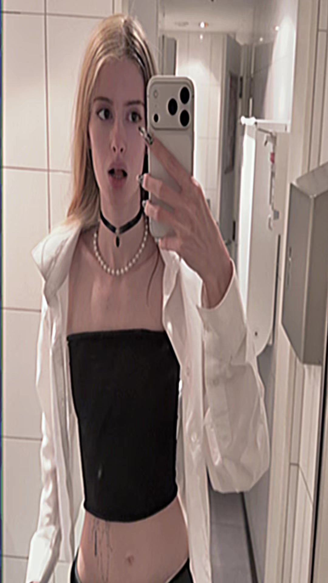 @Awemorre👁🗨