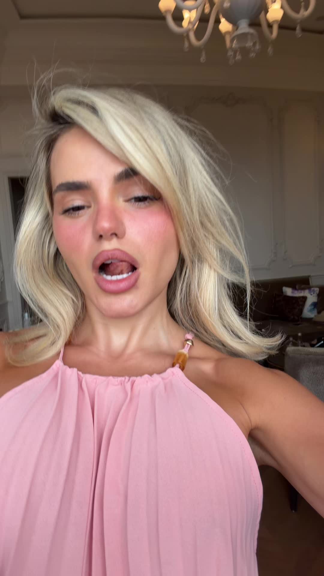 @AnaMarie