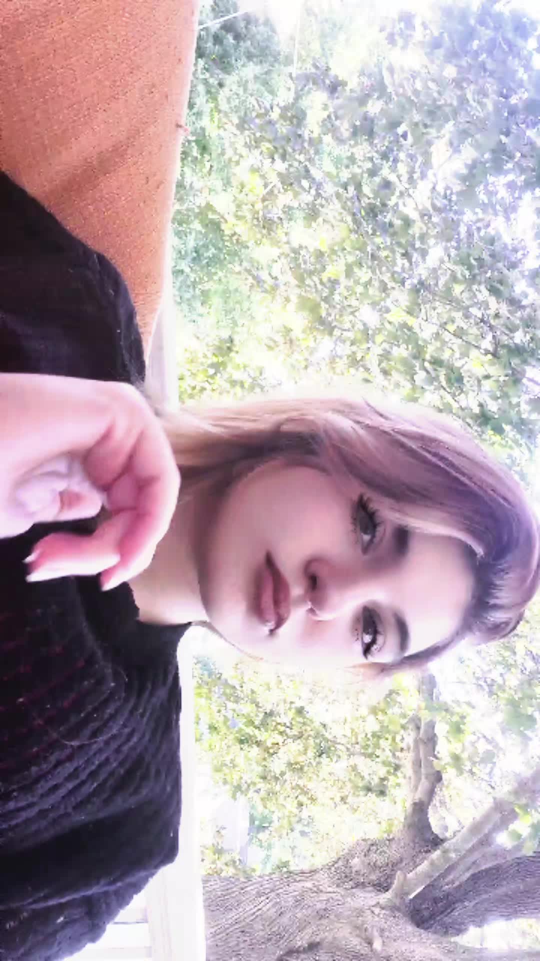 @Bella