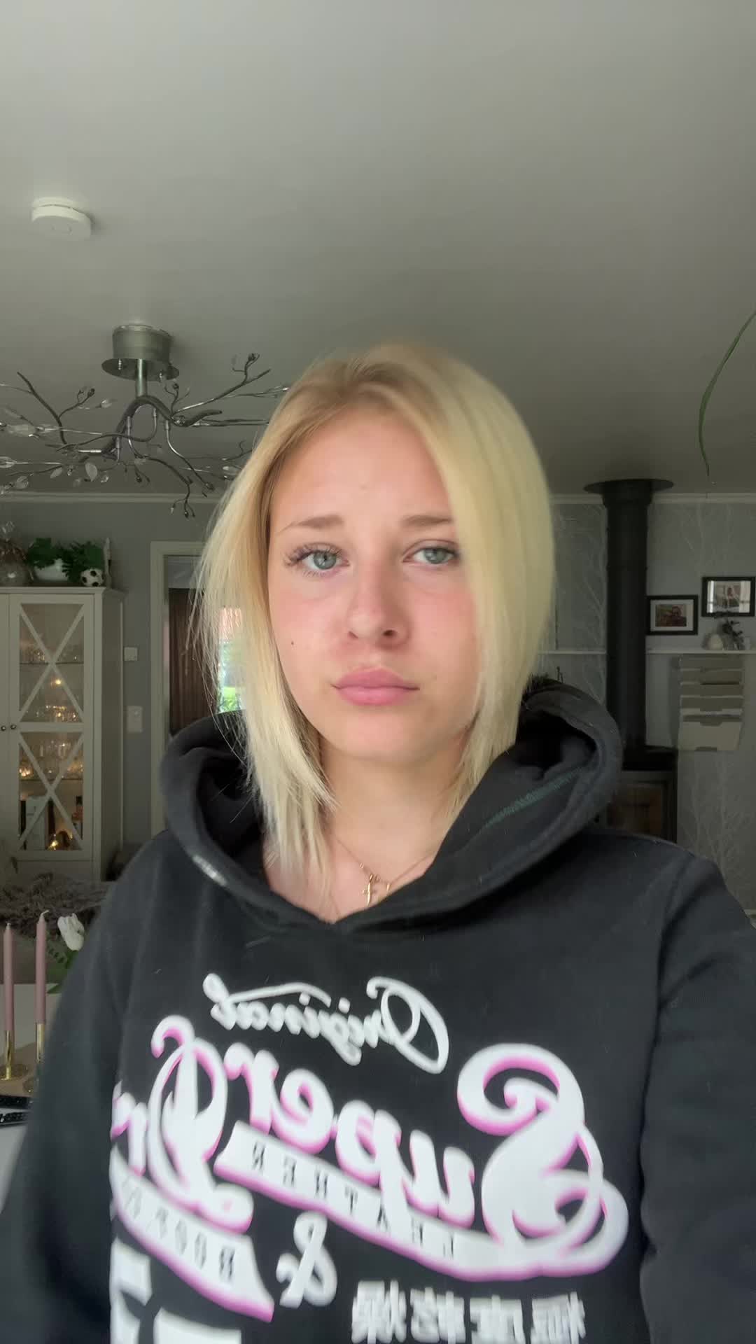 @𝕃𝕚𝕤𝕖𝕟
