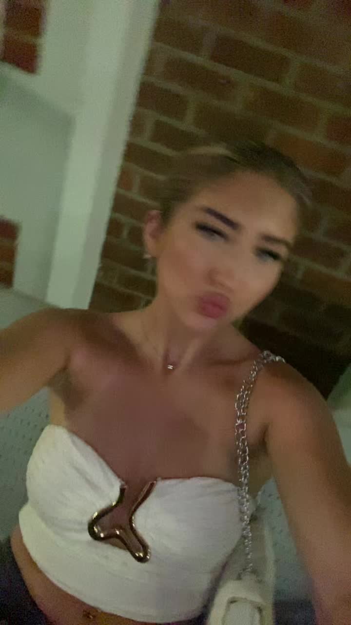 @😚