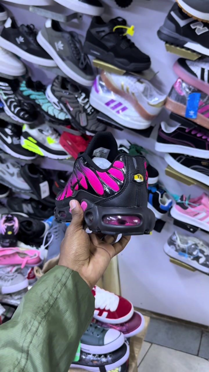 @kicks_by_razzy