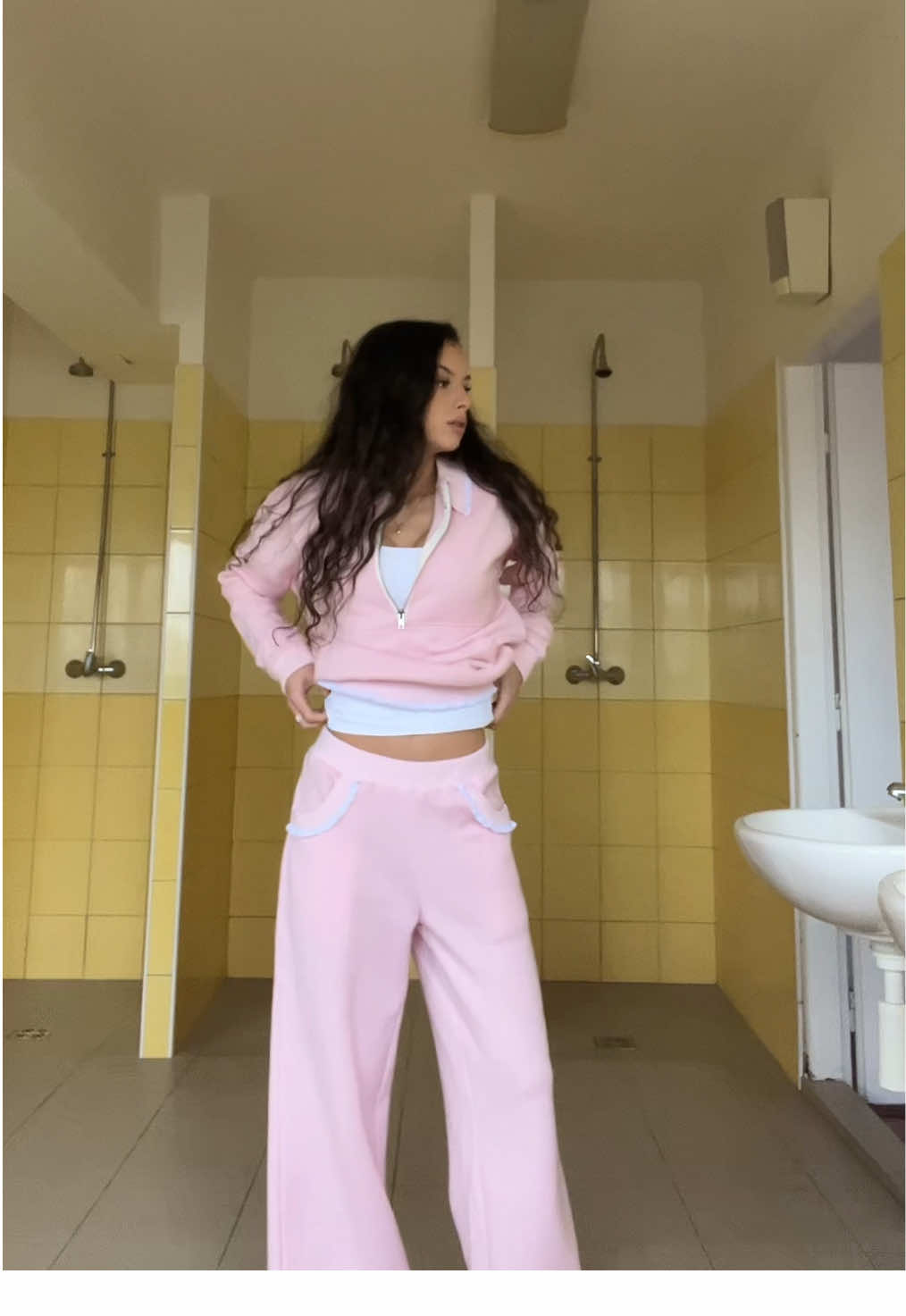 @ᴠᴀɴᴇꜱꜱ(ᴀ)