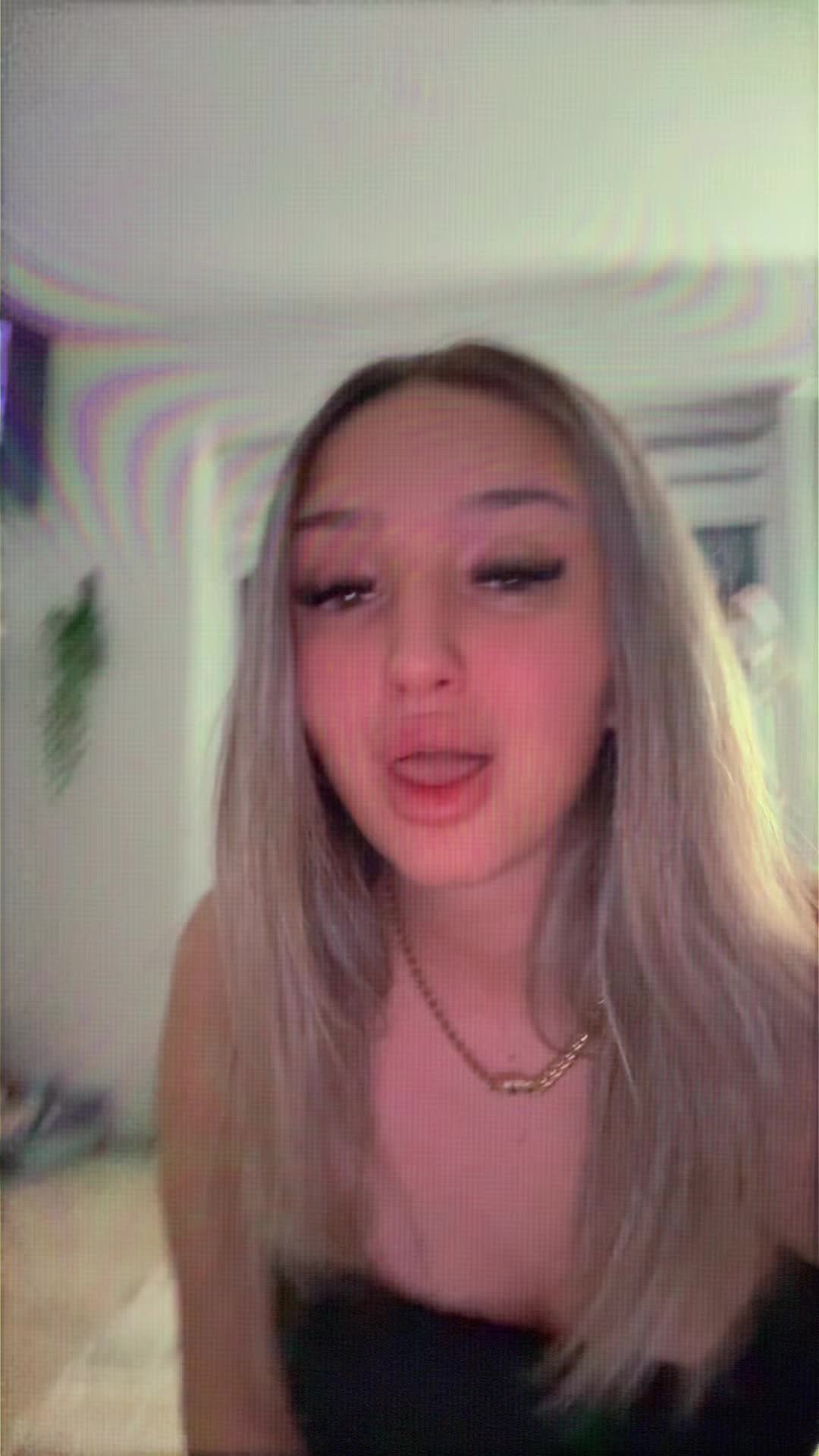 @Elennny