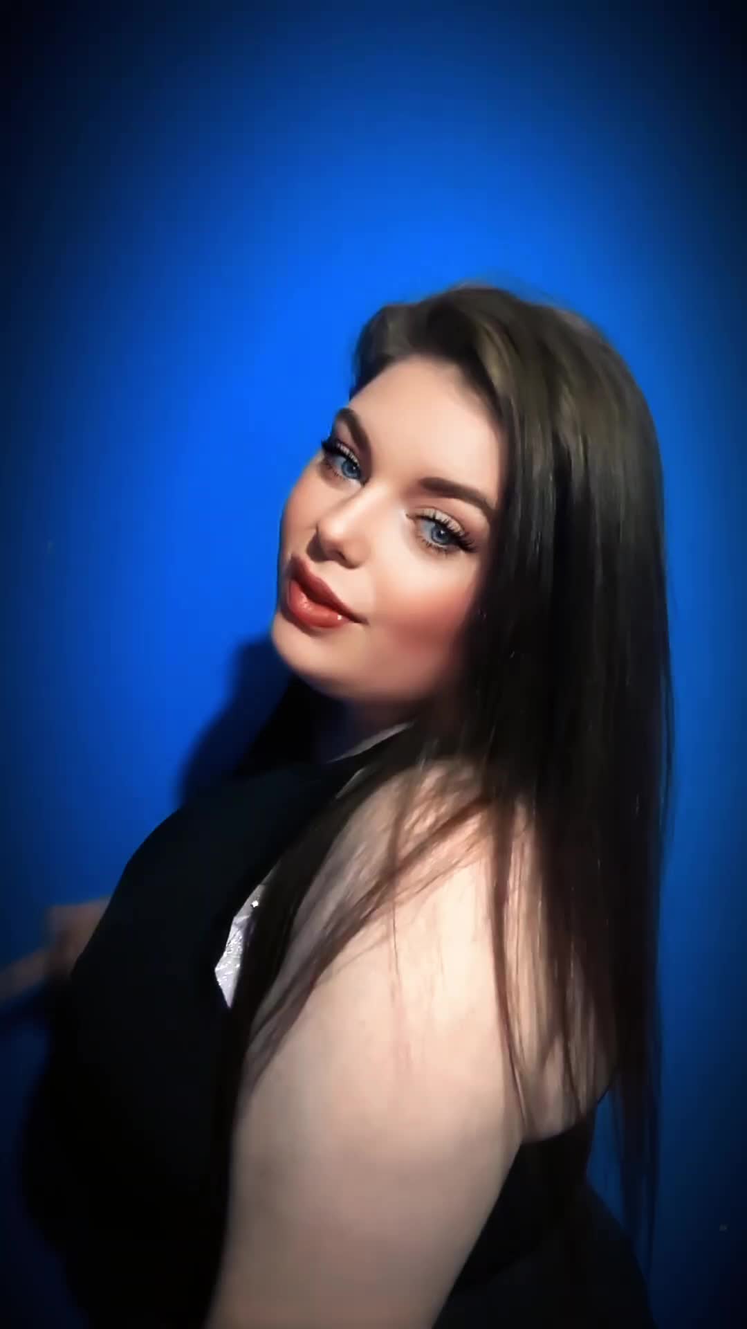 @🍒𝒮𝒽𝒶𝓃𝒶 ~𝓁o𝓊𝒾𝓈𝑒🍒