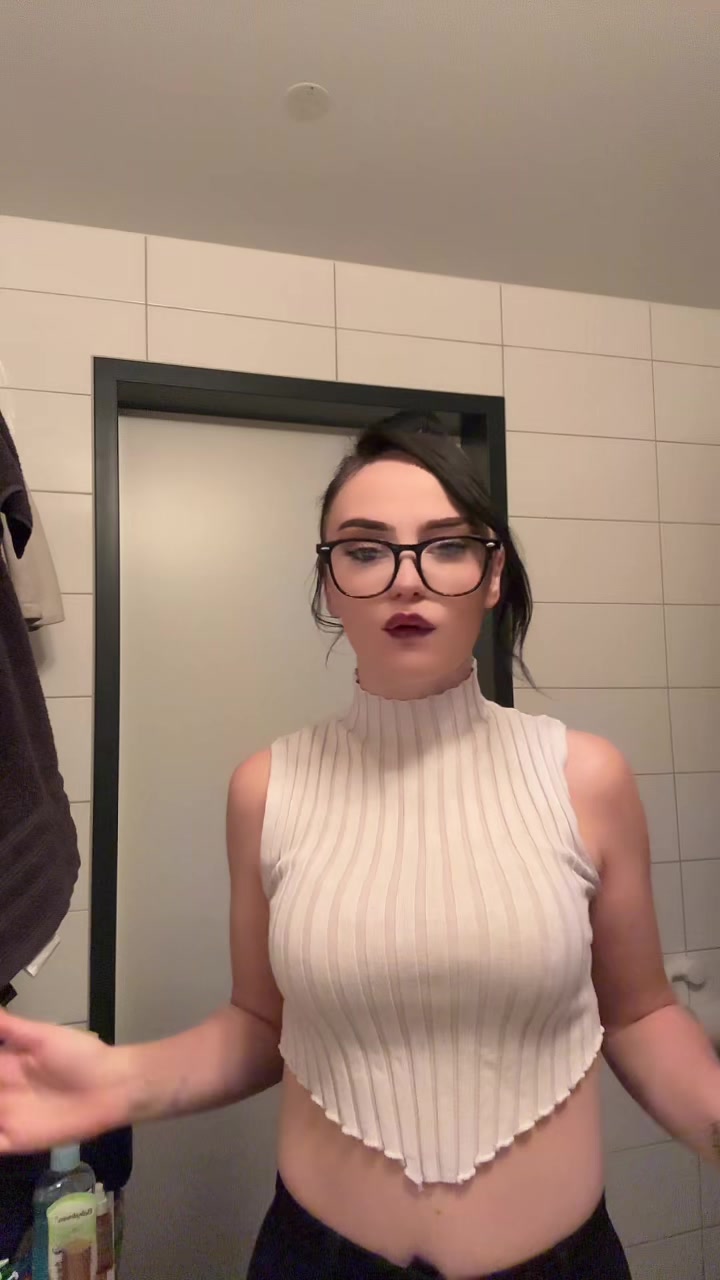 @laura