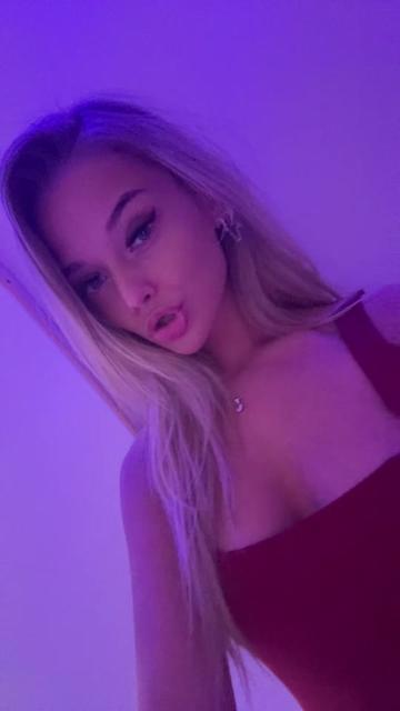 @Hancsi_._