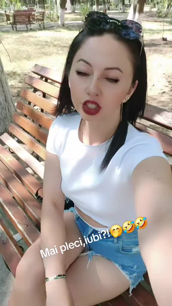 @Elly