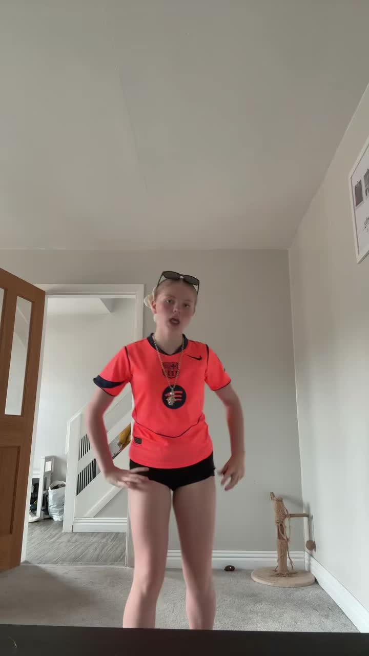 @holliedavies13