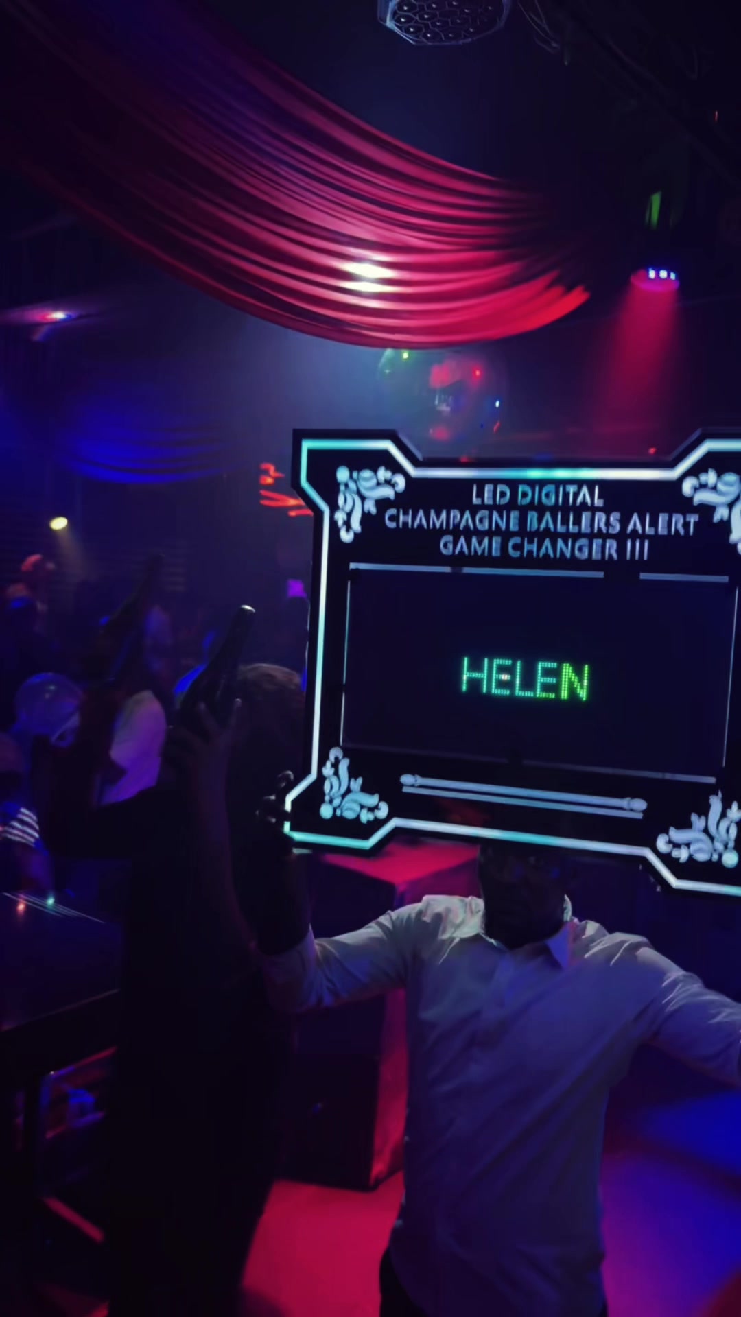 @Helen ᥫ᭡
