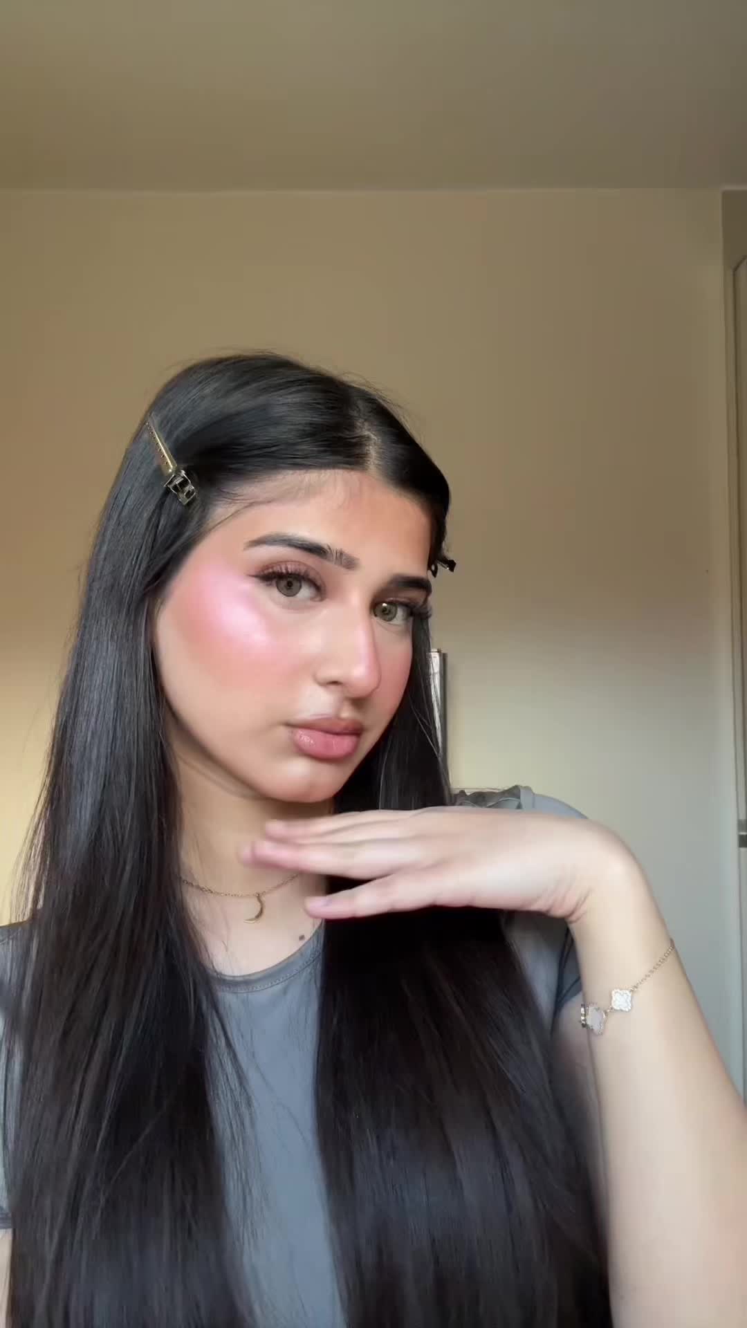 @looksbyrj
