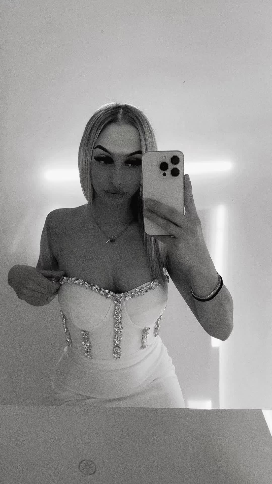 @Oszk&oacute; Eszti