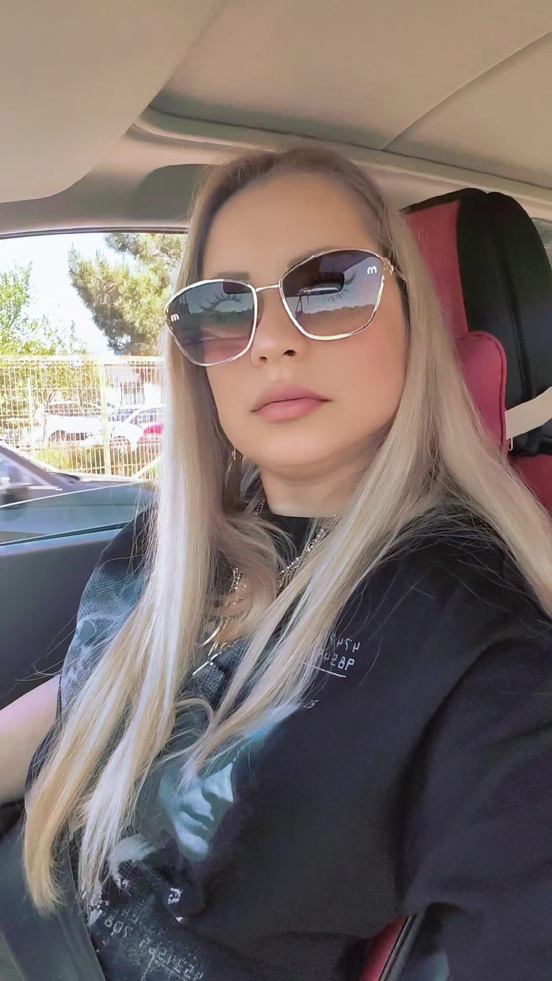 @Elena Varga