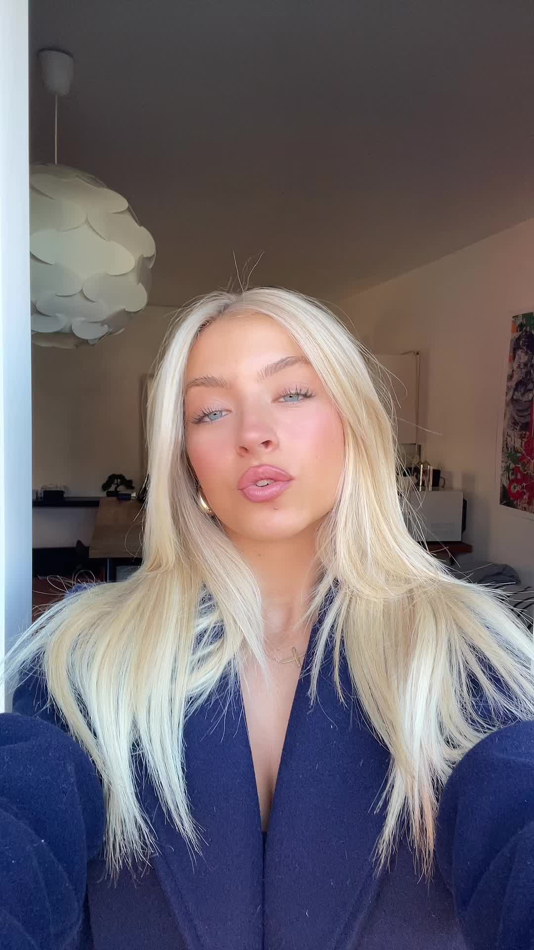 @lolapolicand___