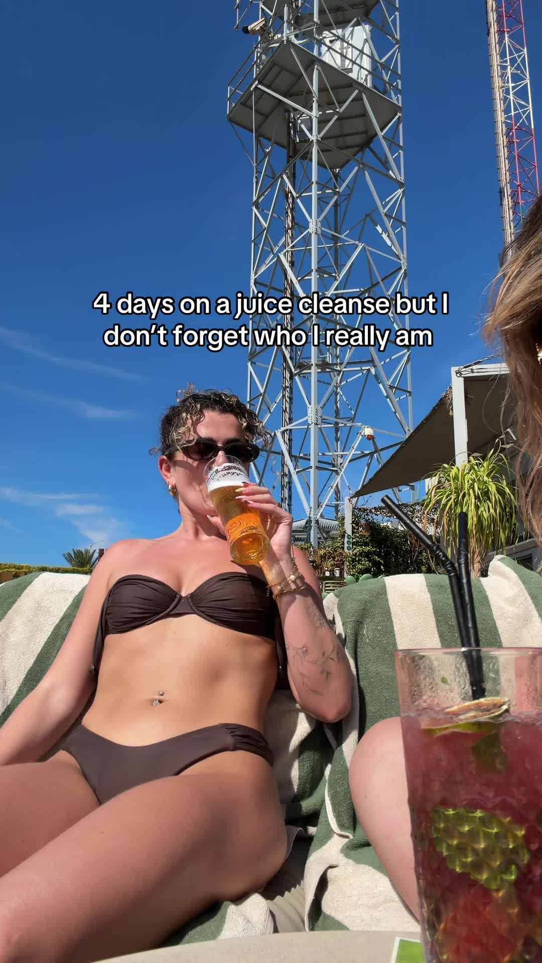 @elbuckles