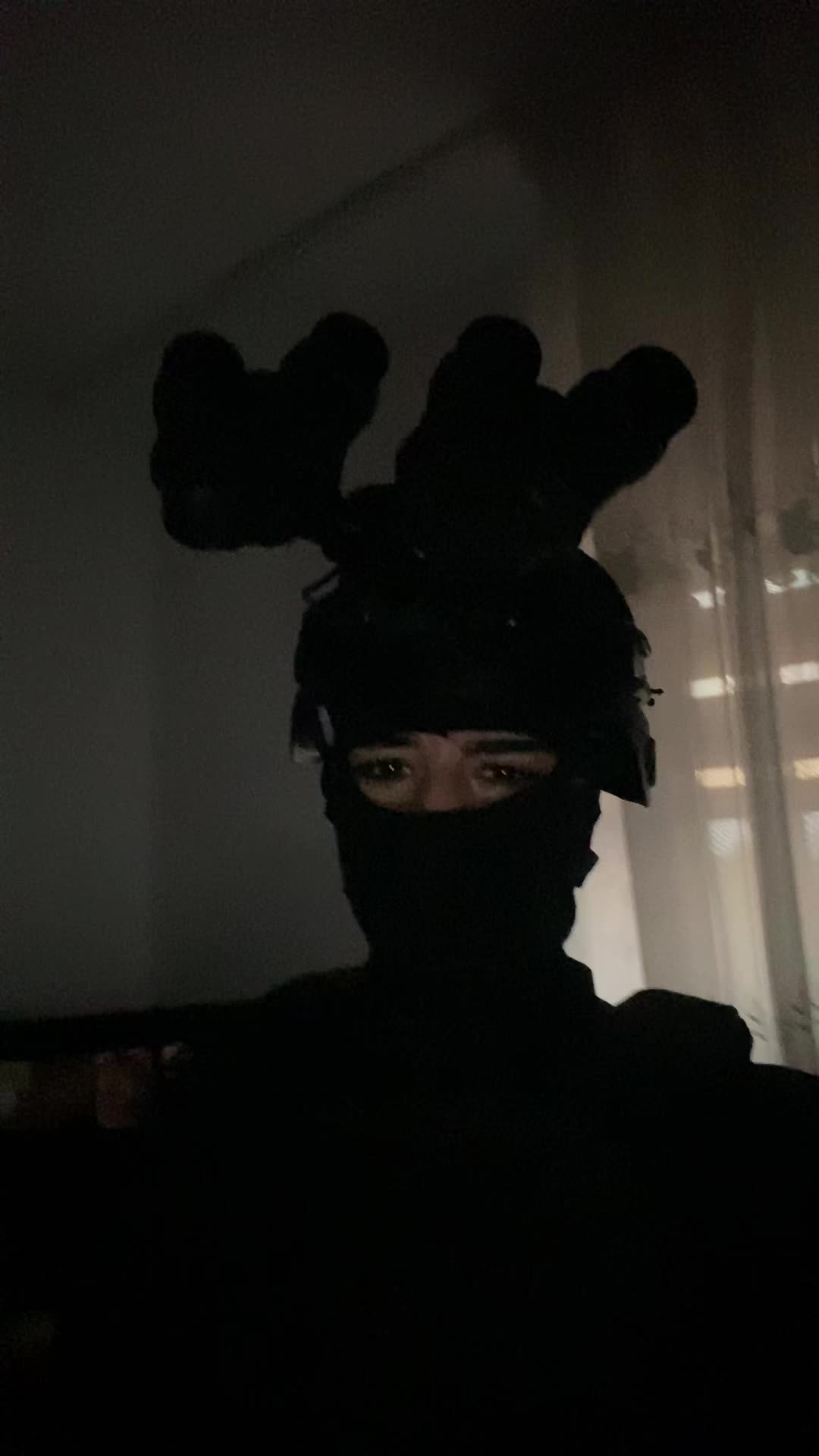 @╰‿╯