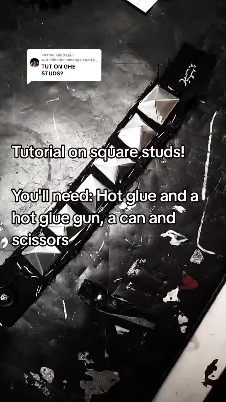 @•⸸•
