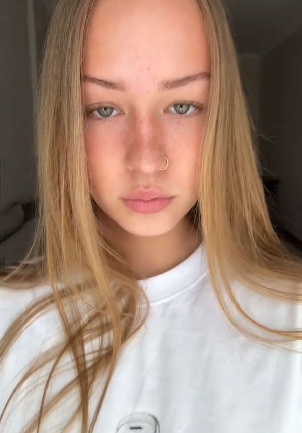@🙋🏼♀️