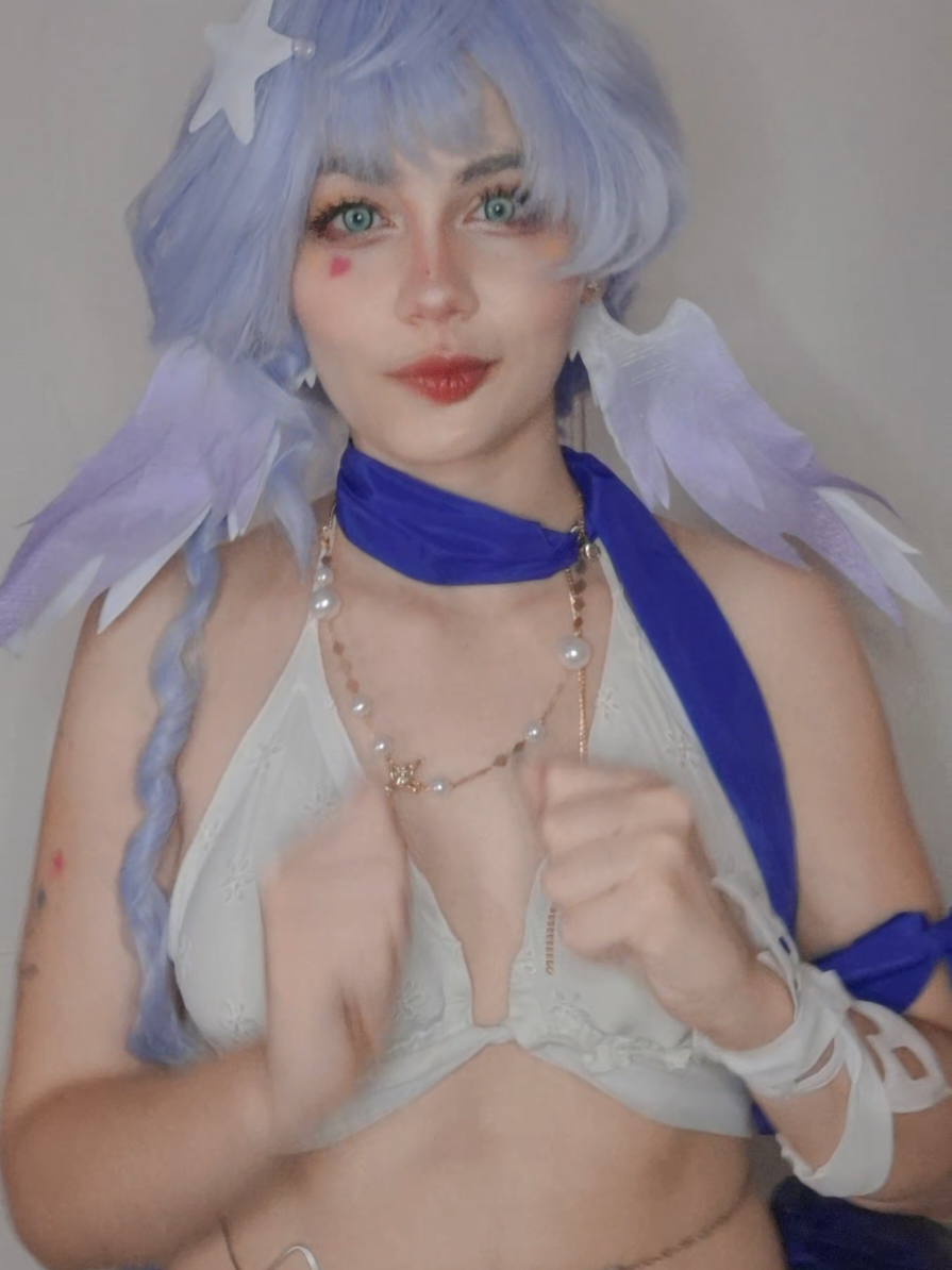 @_emy.cos_