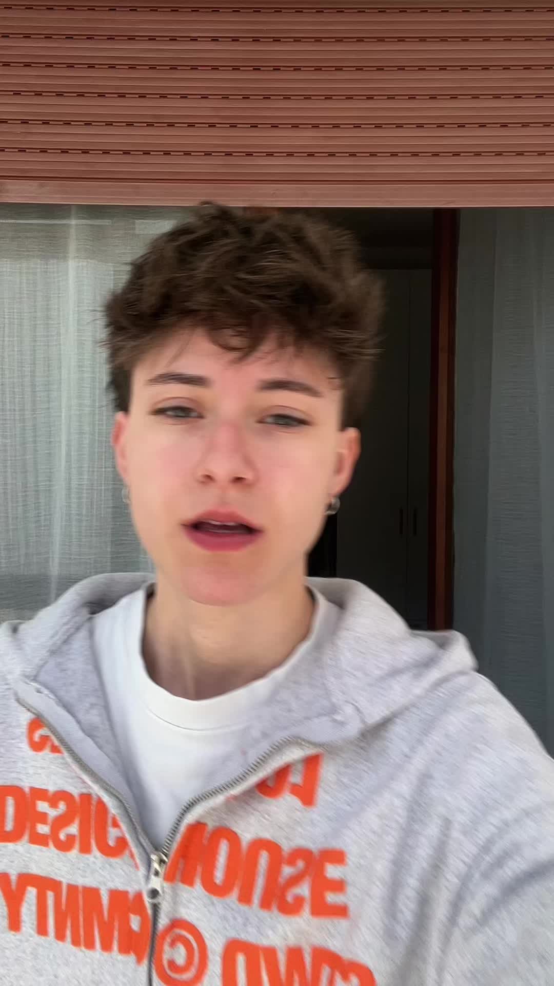 @🪰