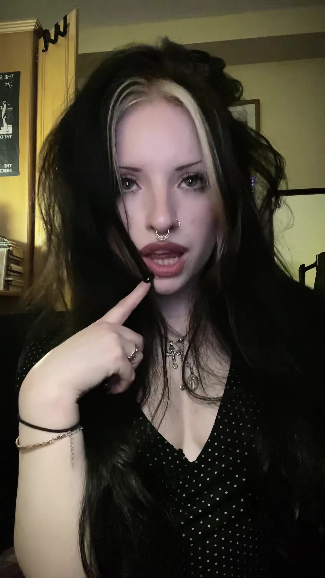 @𝔈𝔳𝔈