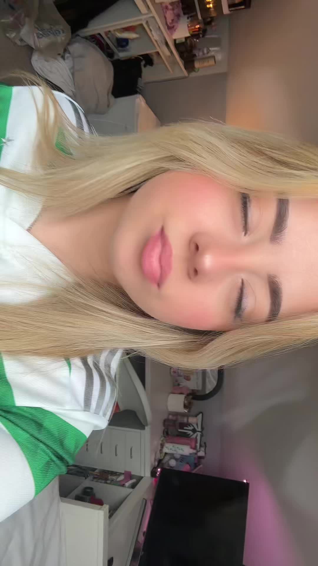 @ellie꩜