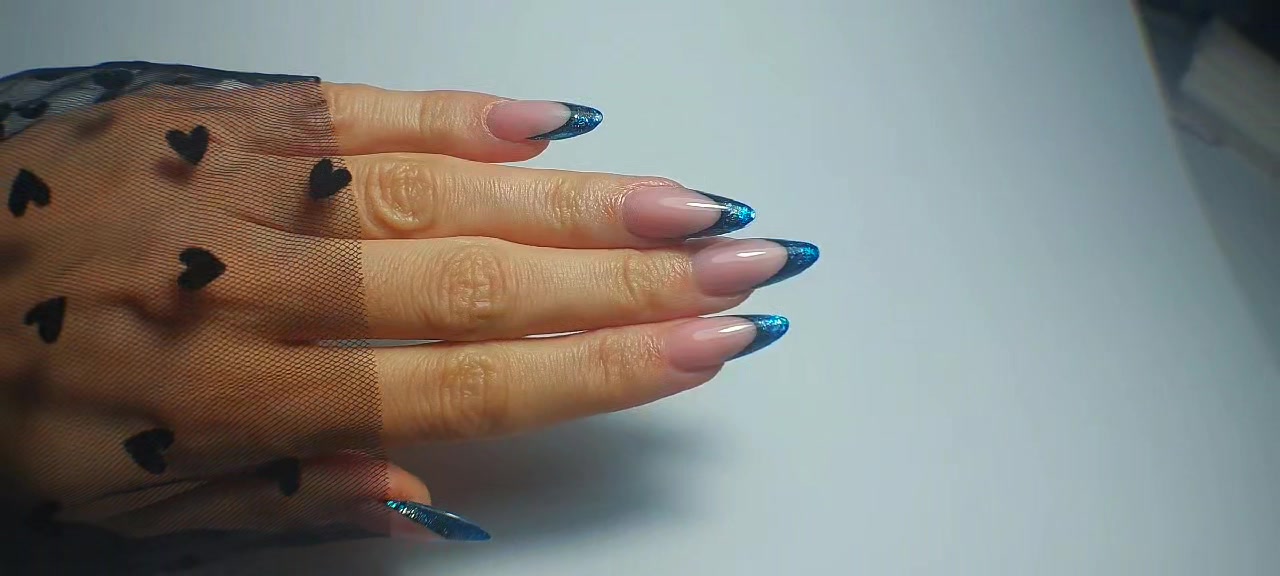 @creativ_nails