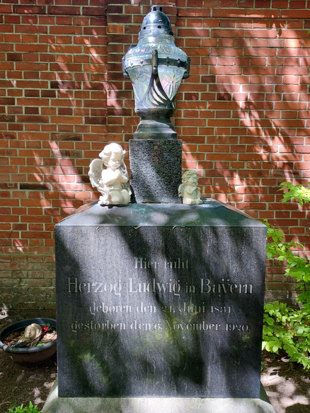 @Friedhof.Karl