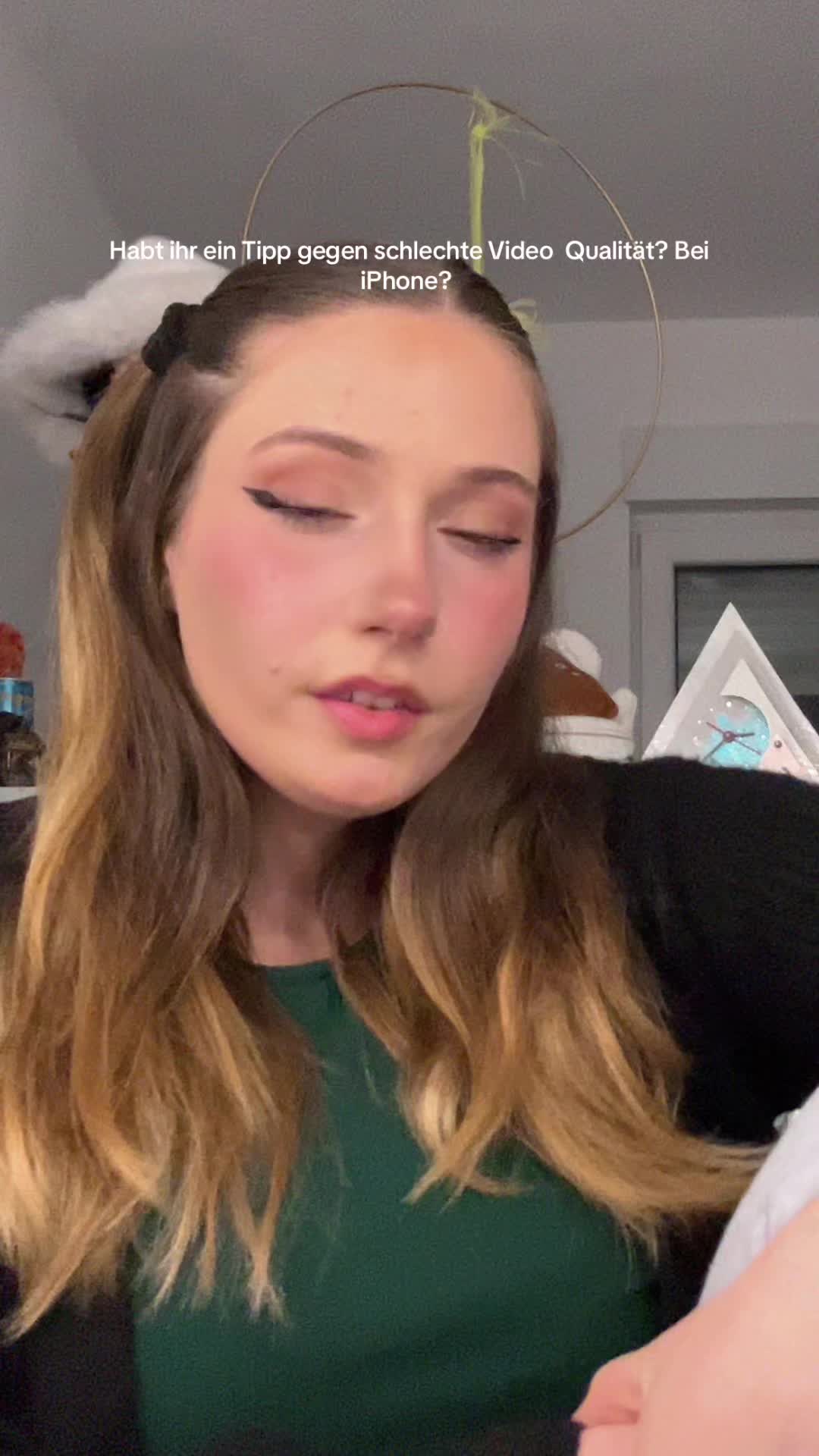 @laurafailz