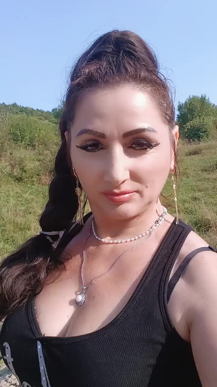 @Daniela Daniela DNL