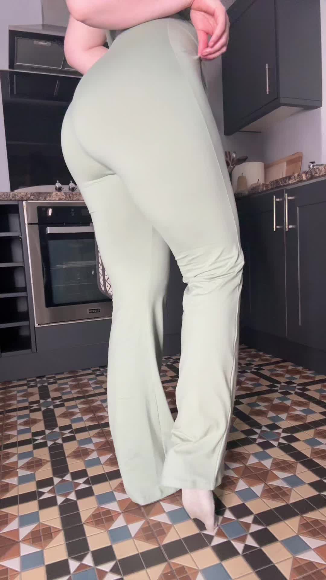 @redheadhollyrose