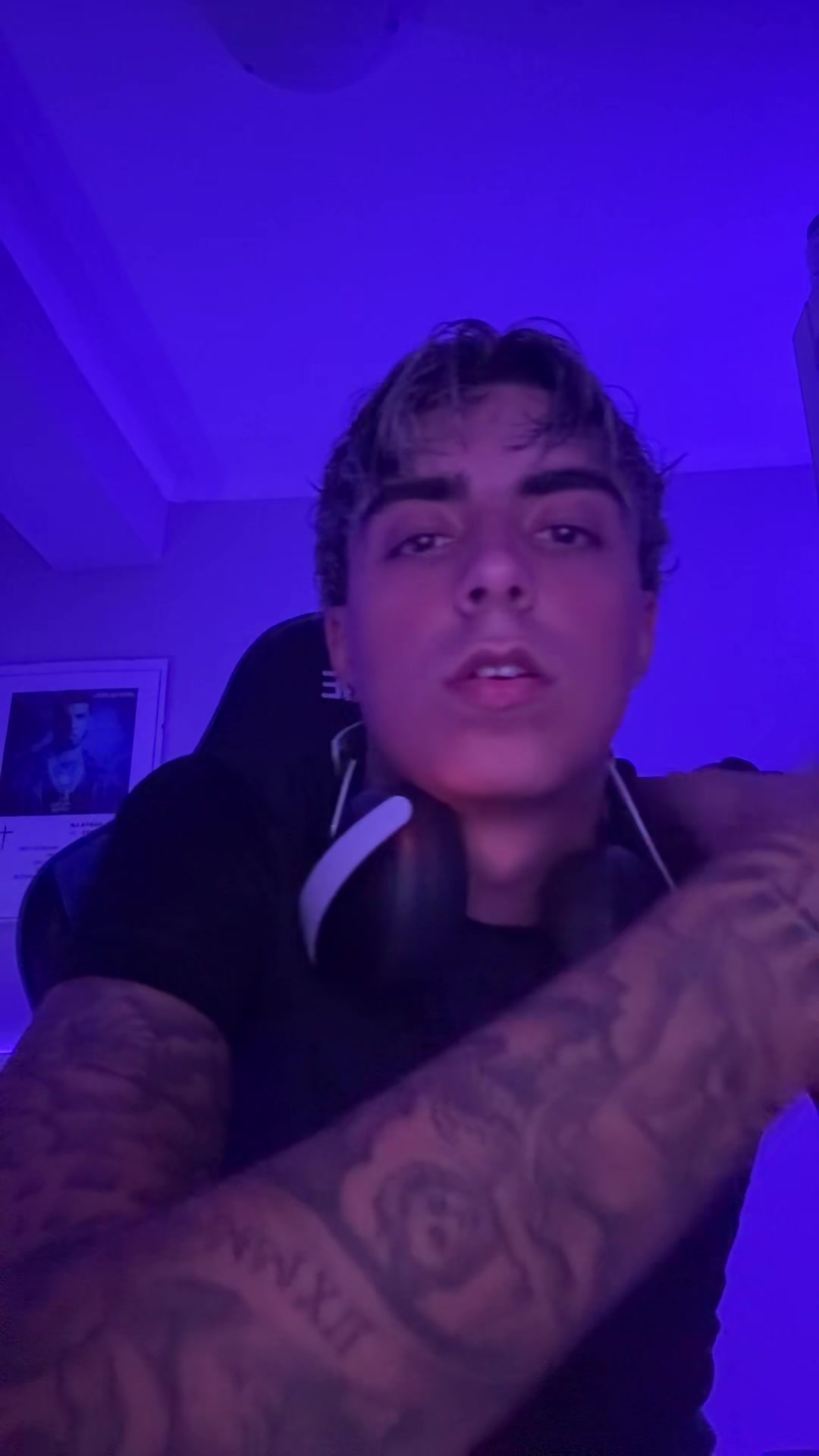 @Adrii🖤