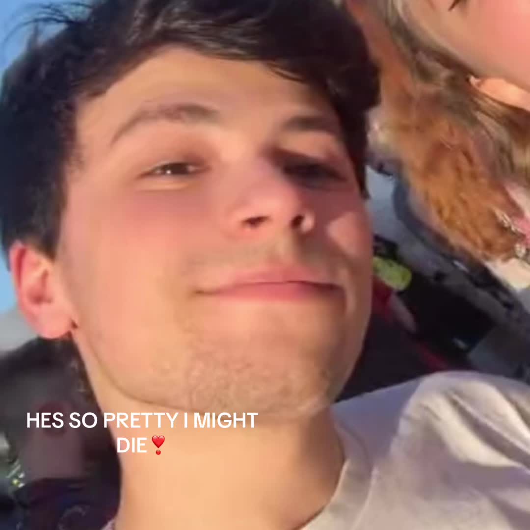 @Ellie🌟