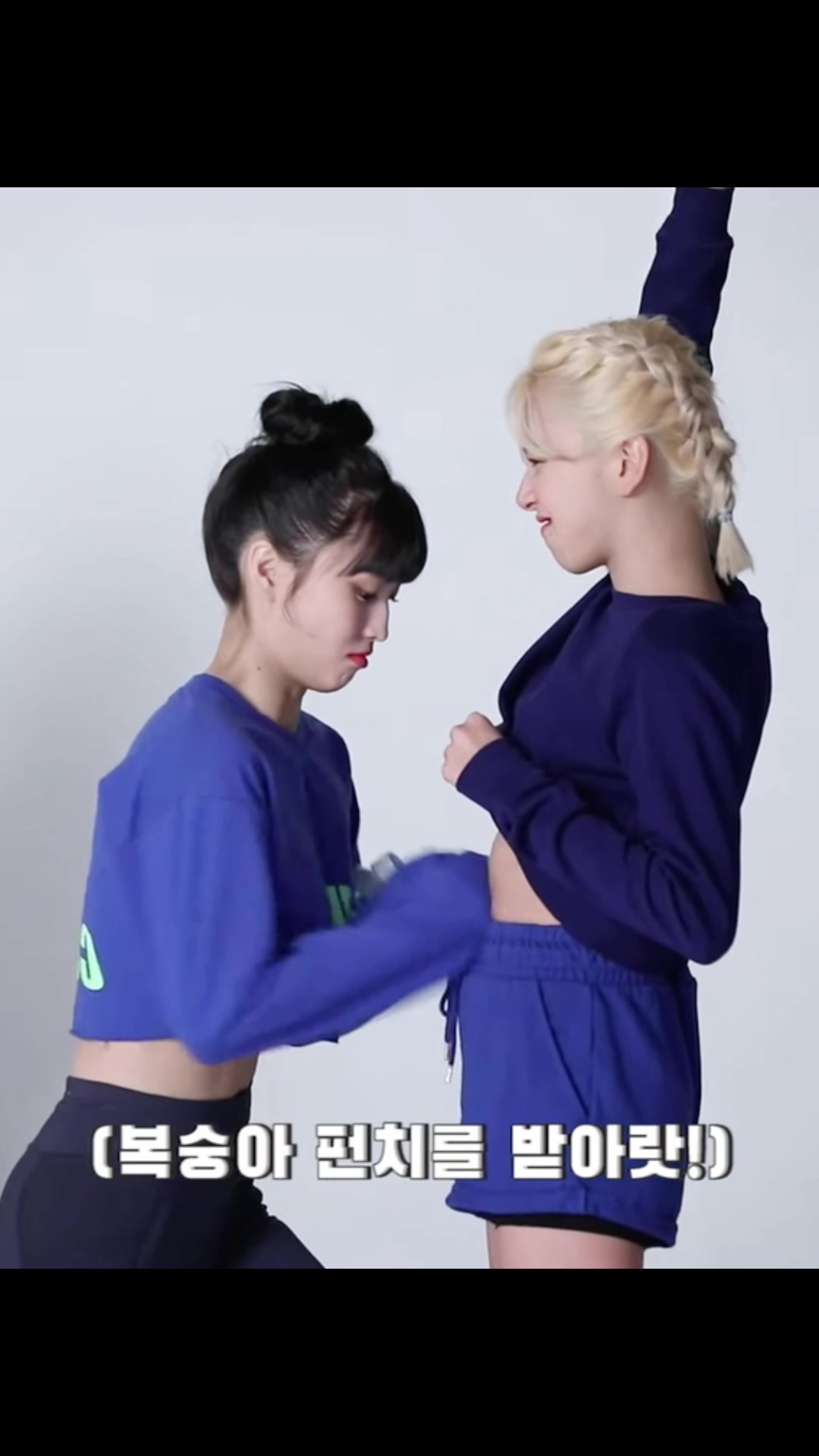 @か