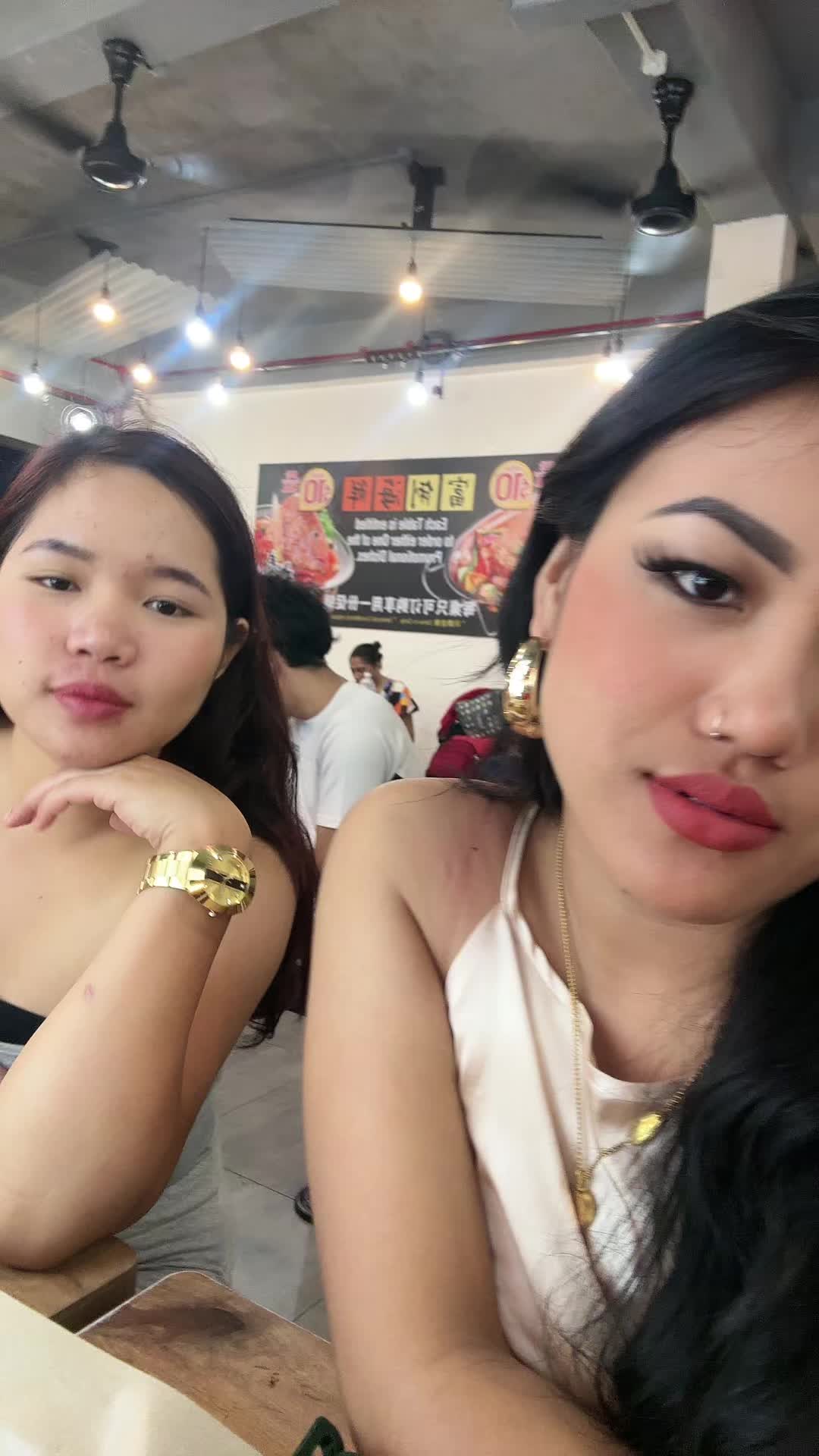 @Hot mom