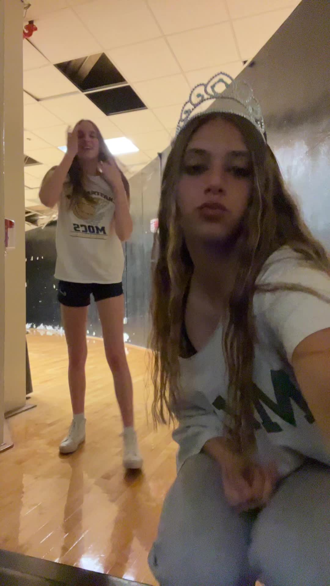 @Ella Bea
