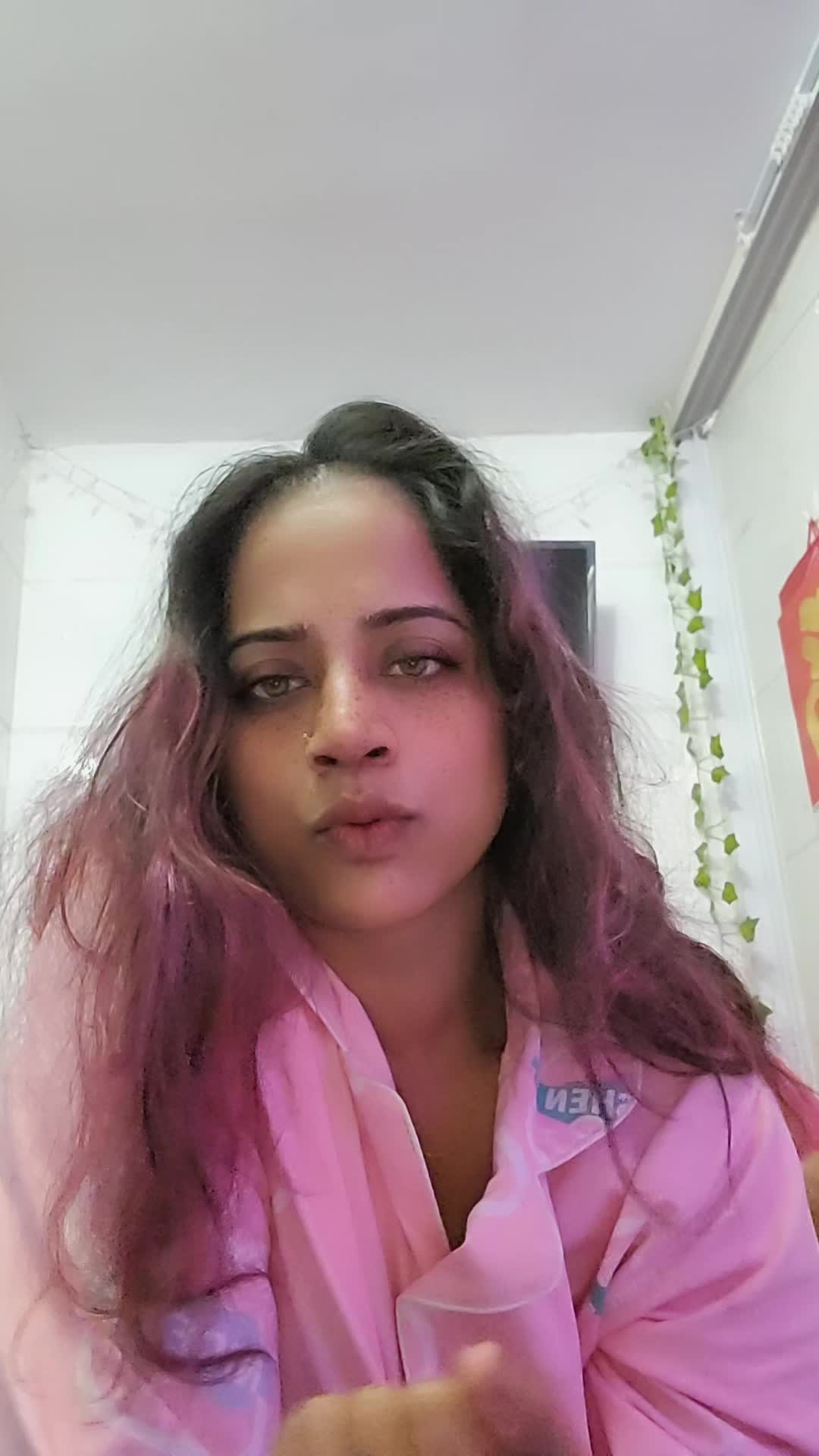 @Naina Hossain (one Queen 👑)