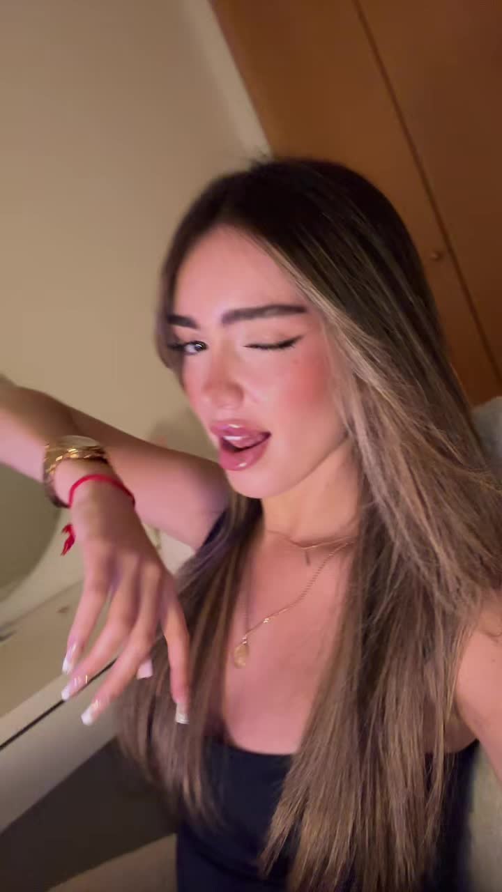 @nicoleegiz