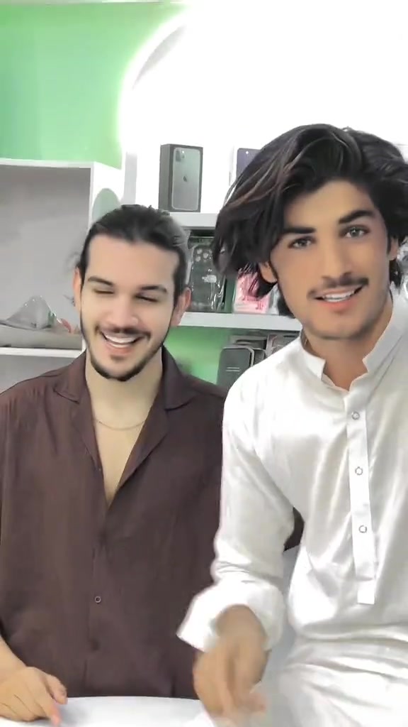 @𝑨𝑲𝑩𝑨𝑹 خٹک 🤴